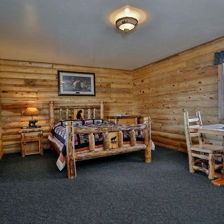 Wolf Den Log Cabin Motel And Rv Park Thayne Kültér fotó