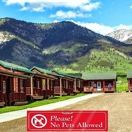 Wolf Den Log Cabin Motel And Rv Park Thayne Kültér fotó