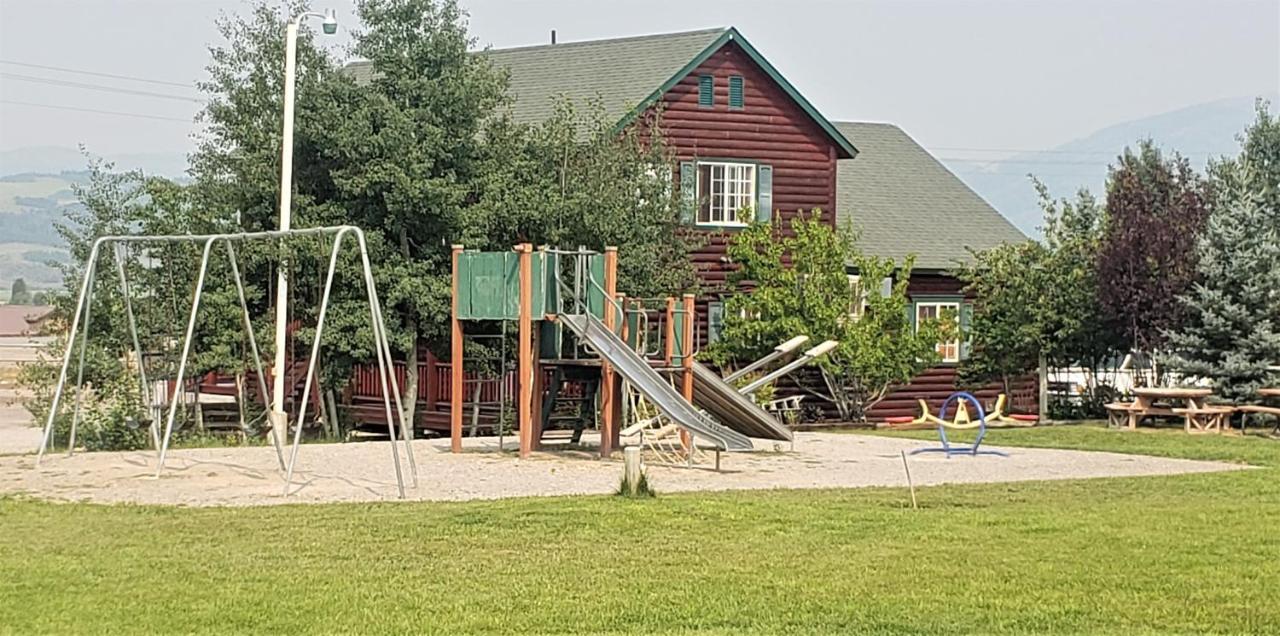 Wolf Den Log Cabin Motel And Rv Park Thayne Kültér fotó