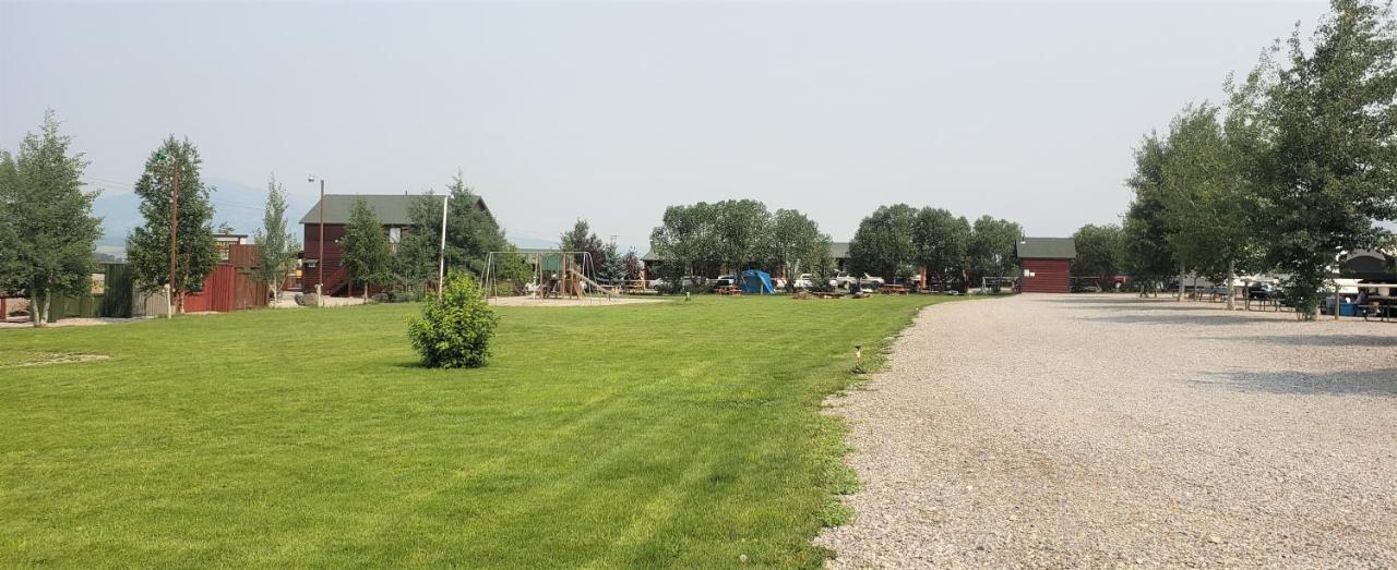 Wolf Den Log Cabin Motel And Rv Park Thayne Kültér fotó