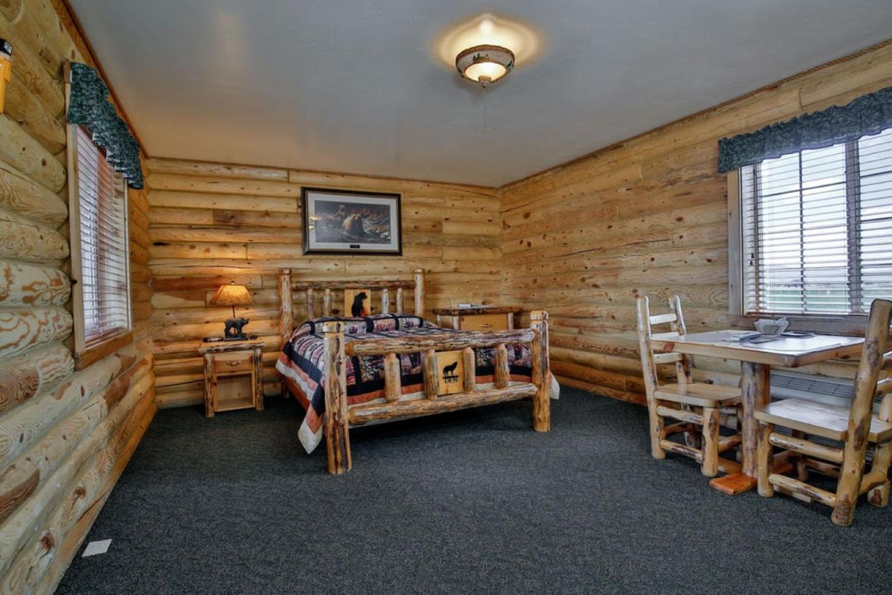 Wolf Den Log Cabin Motel And Rv Park Thayne Kültér fotó