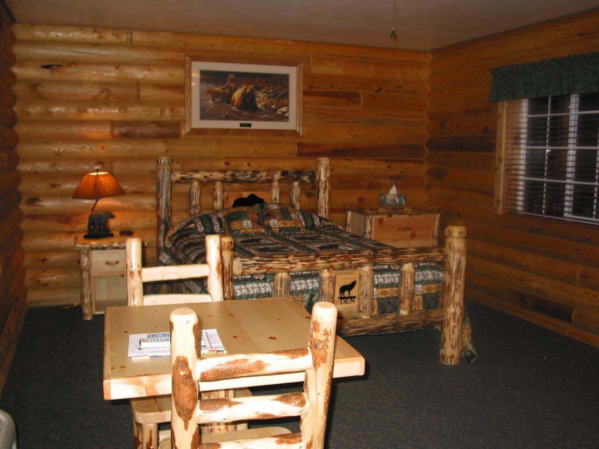 Wolf Den Log Cabin Motel And Rv Park Thayne Kültér fotó