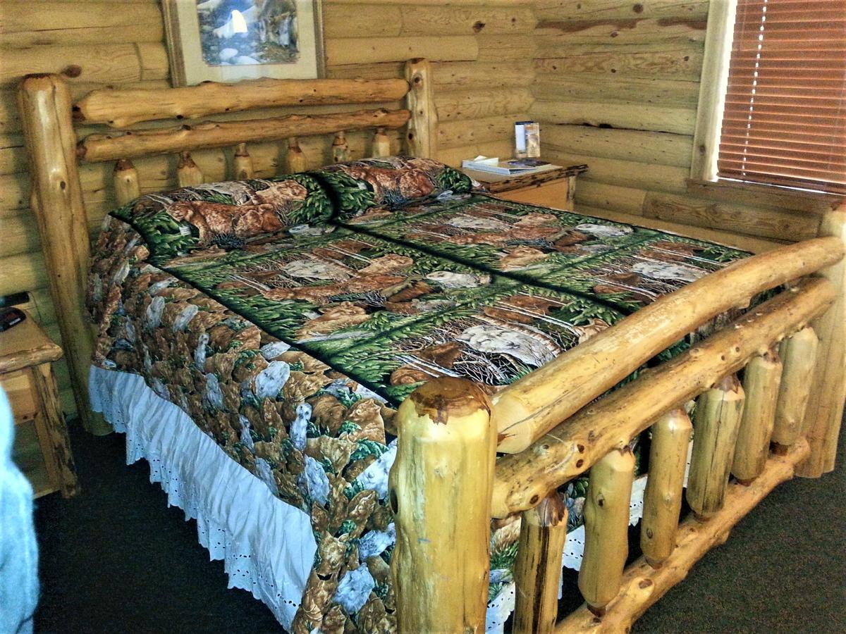 Wolf Den Log Cabin Motel And Rv Park Thayne Kültér fotó