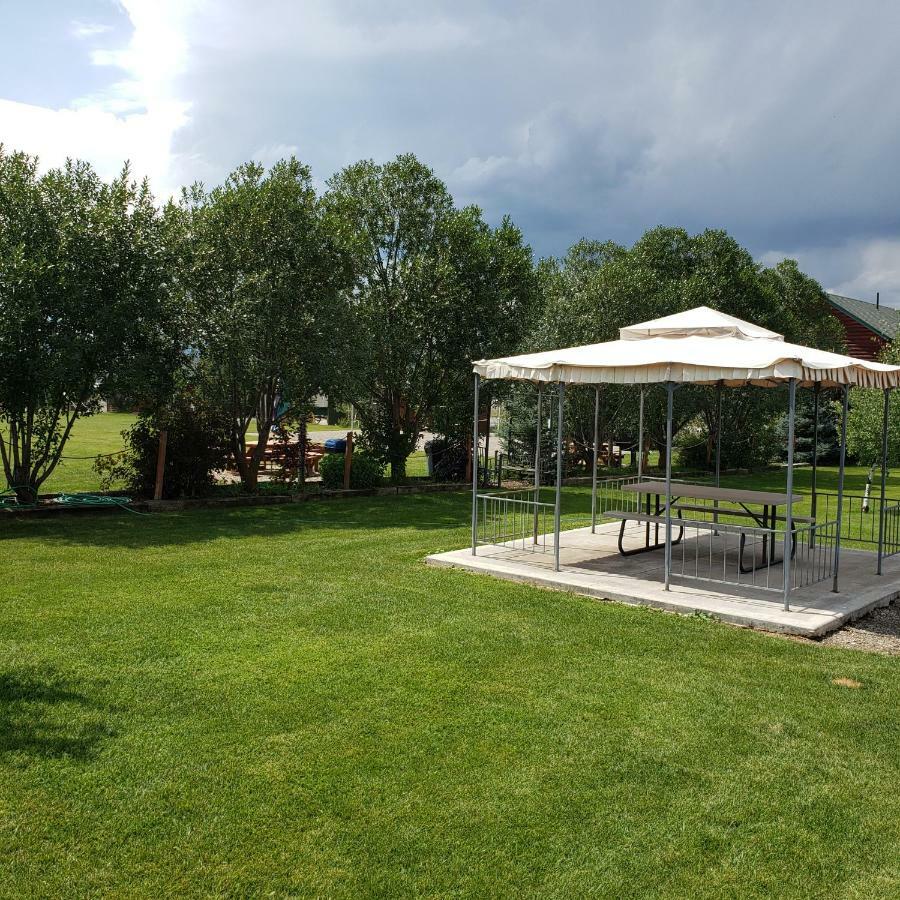 Wolf Den Log Cabin Motel And Rv Park Thayne Kültér fotó