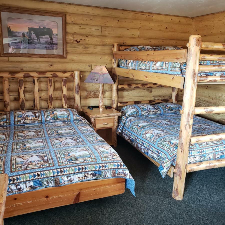 Wolf Den Log Cabin Motel And Rv Park Thayne Kültér fotó