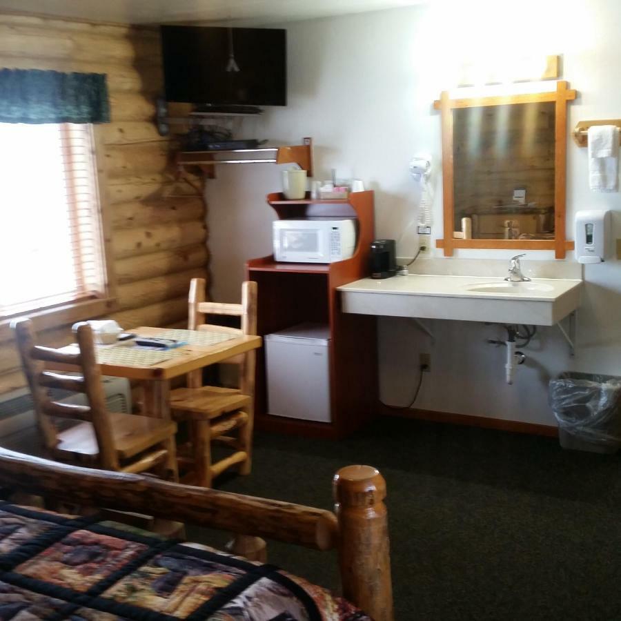 Wolf Den Log Cabin Motel And Rv Park Thayne Kültér fotó