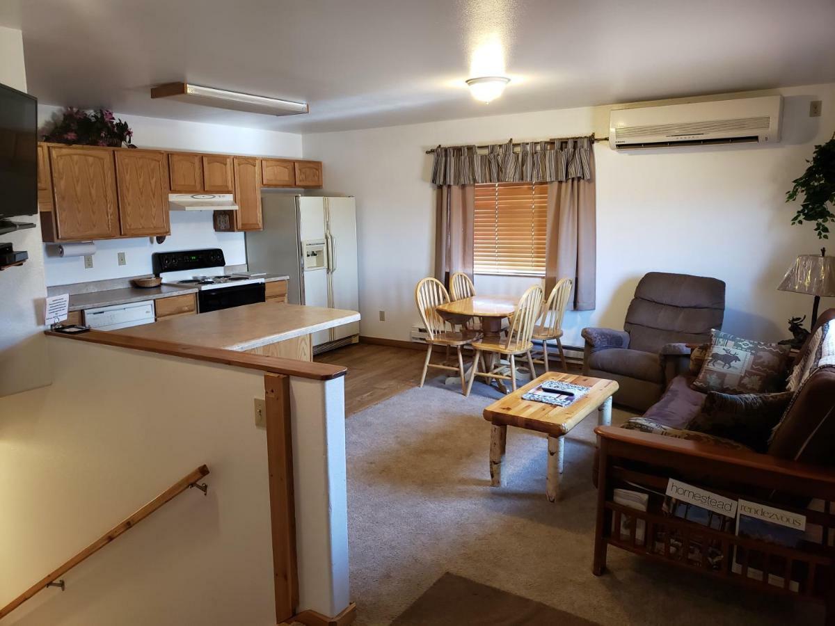 Wolf Den Log Cabin Motel And Rv Park Thayne Kültér fotó